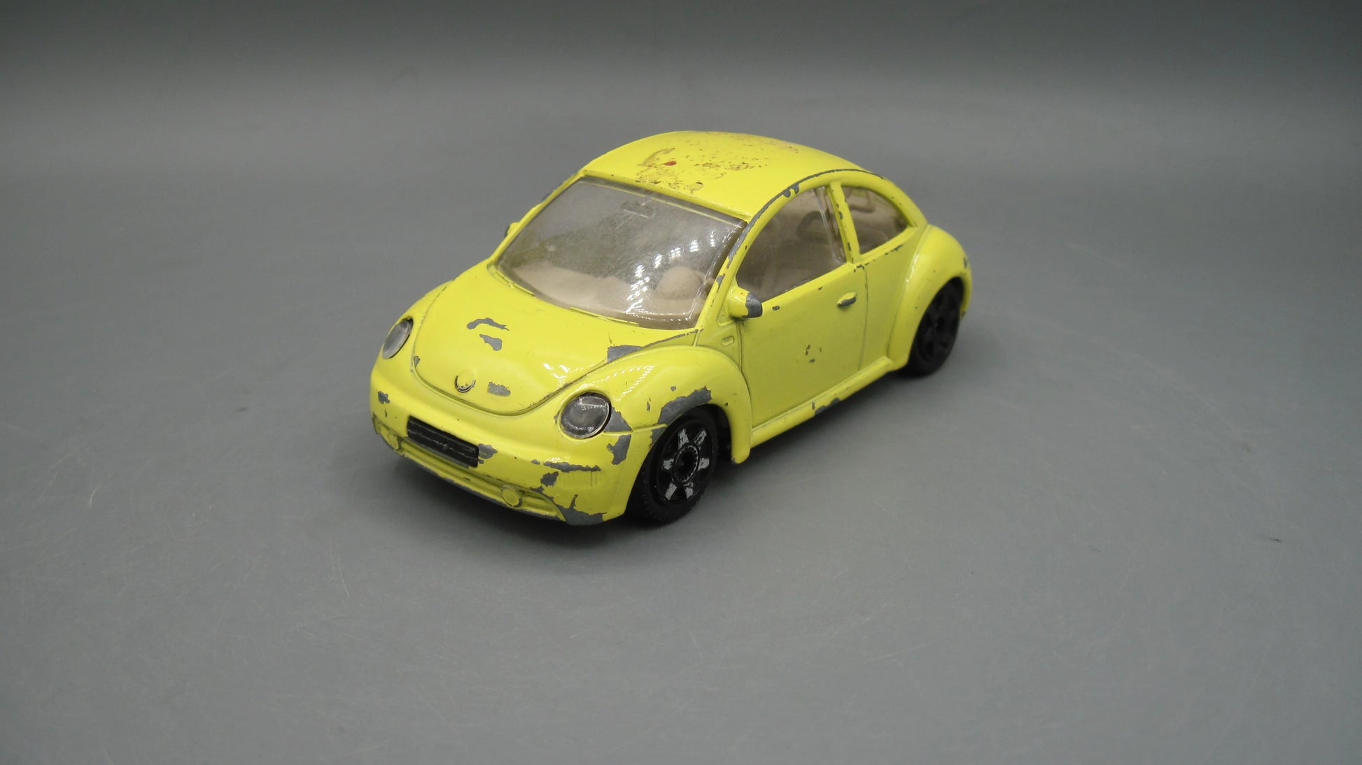 Bburago   Volkswagen New Beetle  Yellow