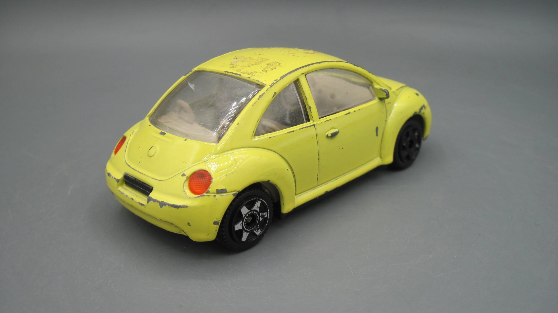Bburago   Volkswagen New Beetle  Yellow