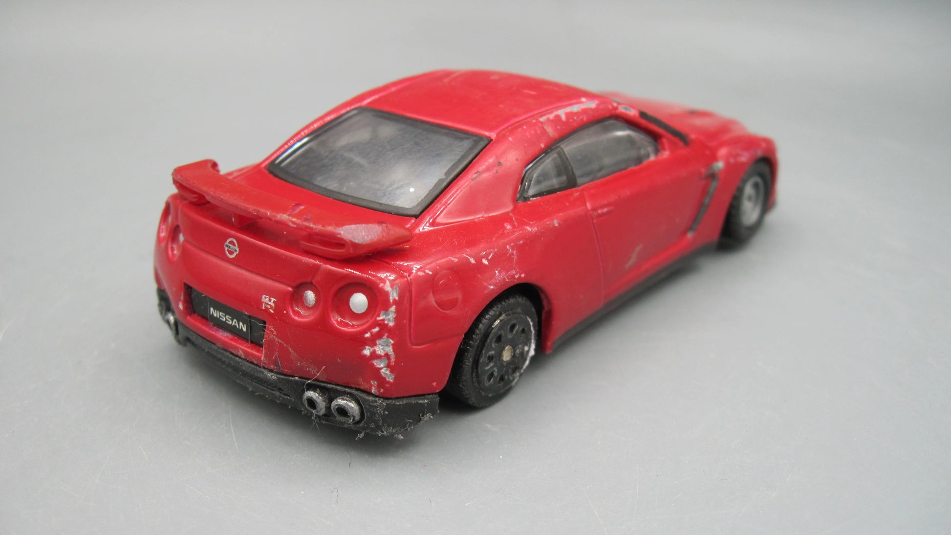 Bburago   Nissan GT-R 2009 Maroon