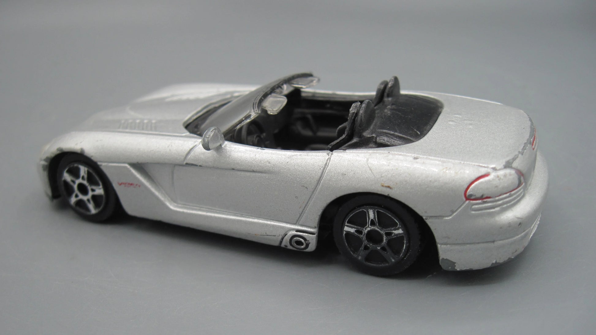 Bburago   Dodge Viper SRT-10  Silver
