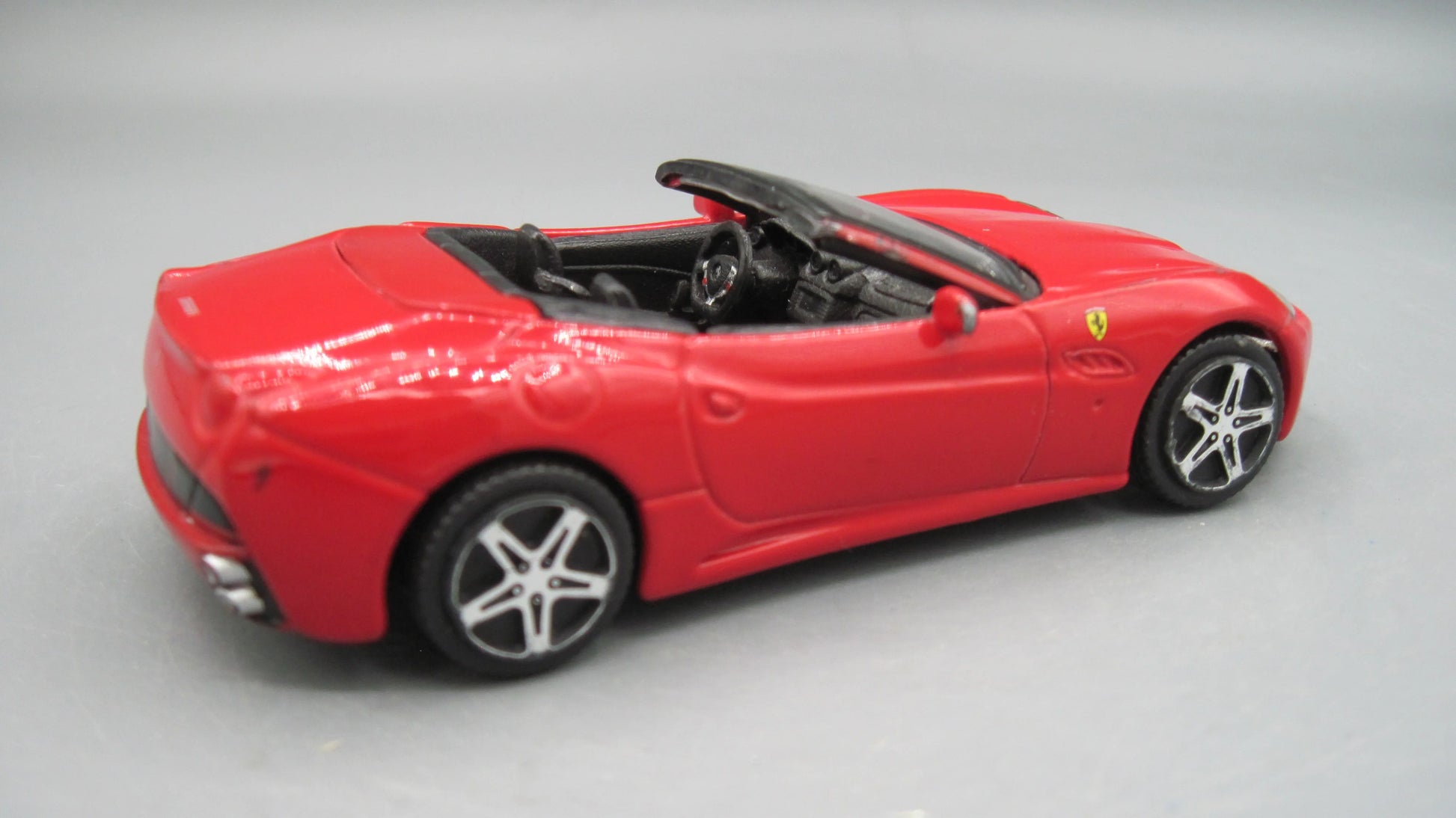 Bburago   Ferrari California  Red