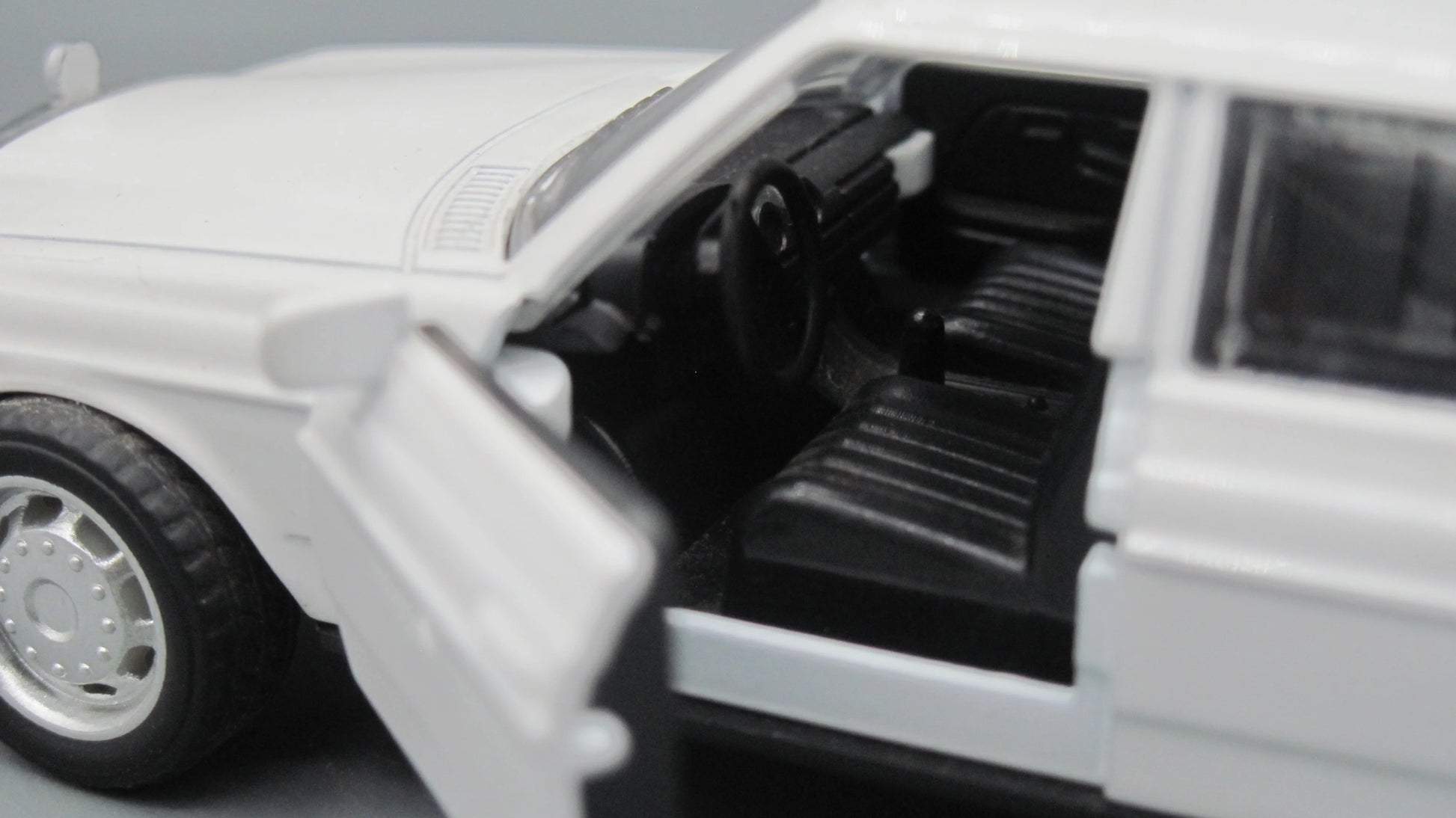 China   Mercedes-Benz 450 SEL   White 