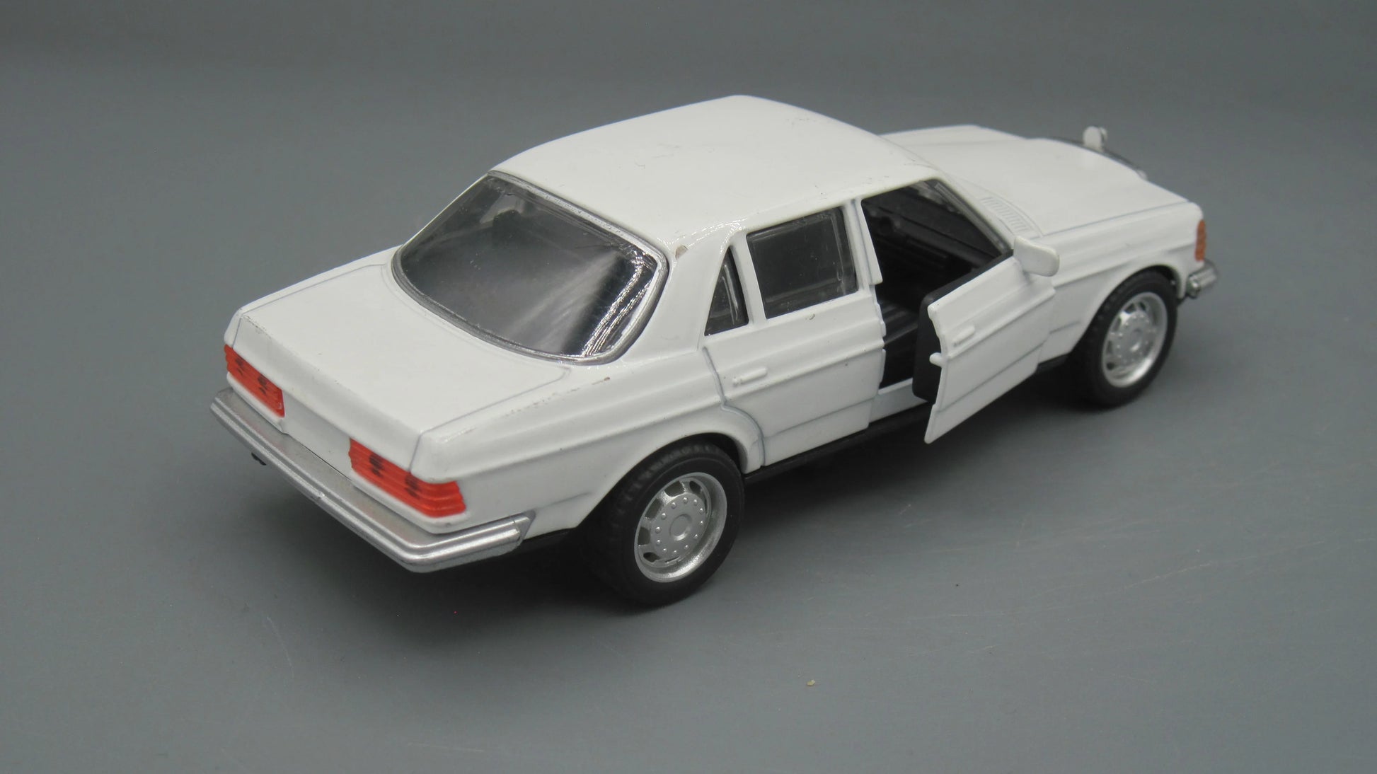 China   Mercedes-Benz 450 SEL   White 