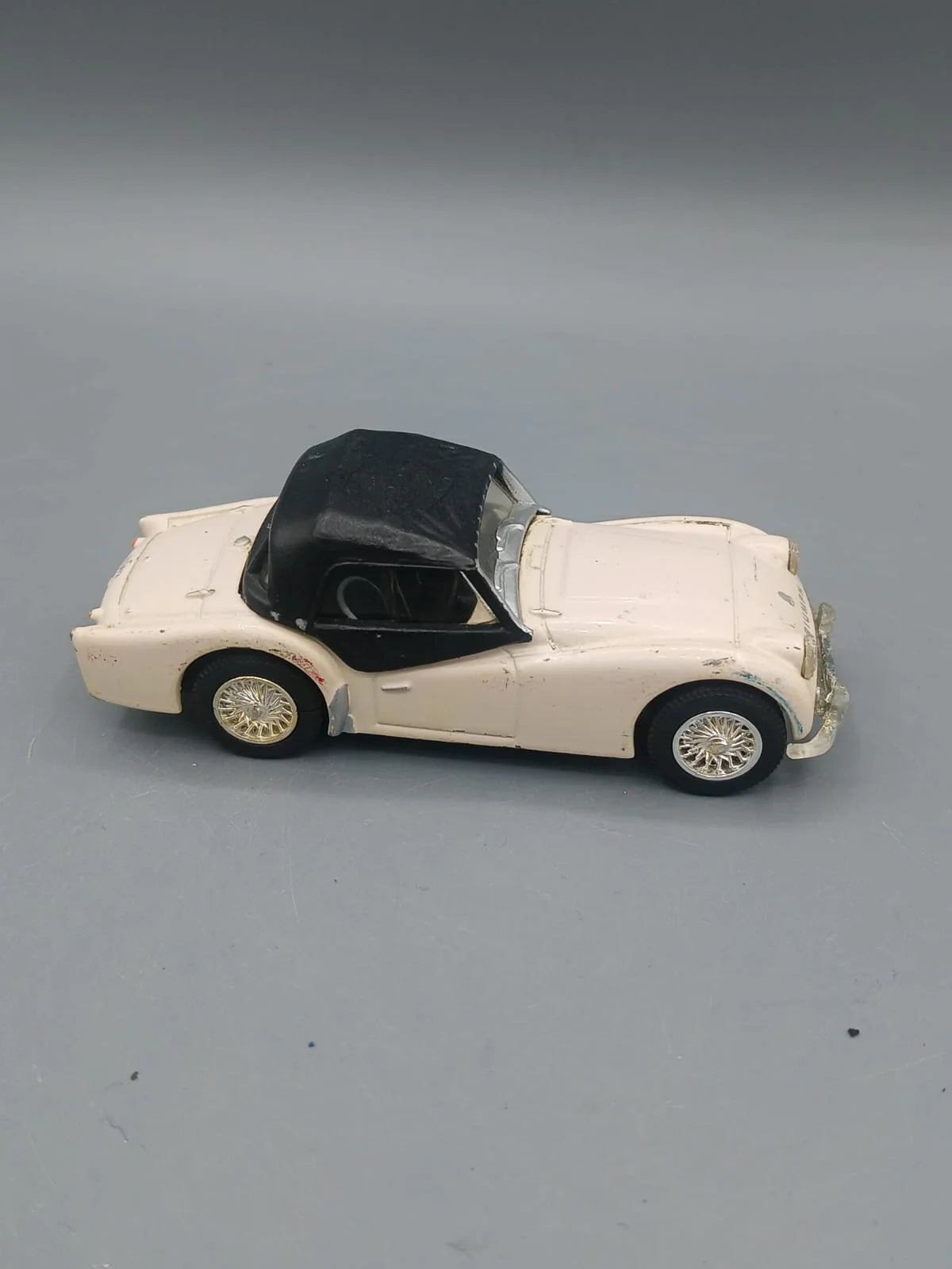 Corgi  Vintage Triumphs TR3A  Cream