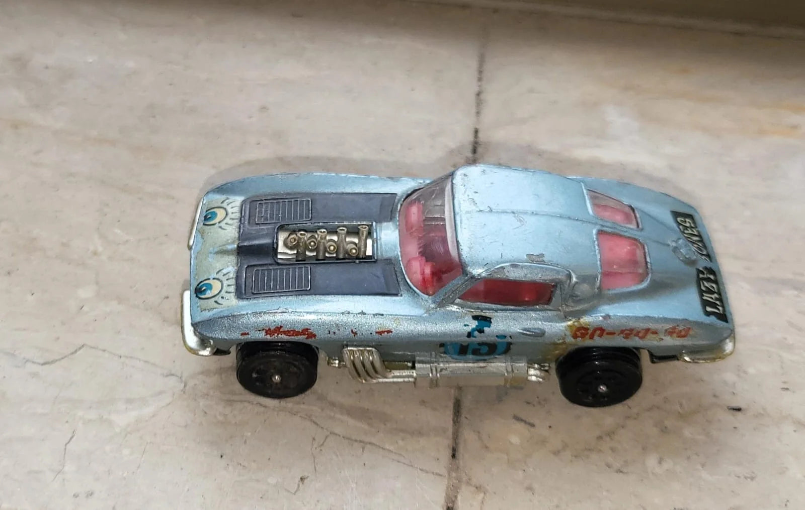 Corgi  Vintage Chevrolet Stingray 1970 Silver Whizz Wheels