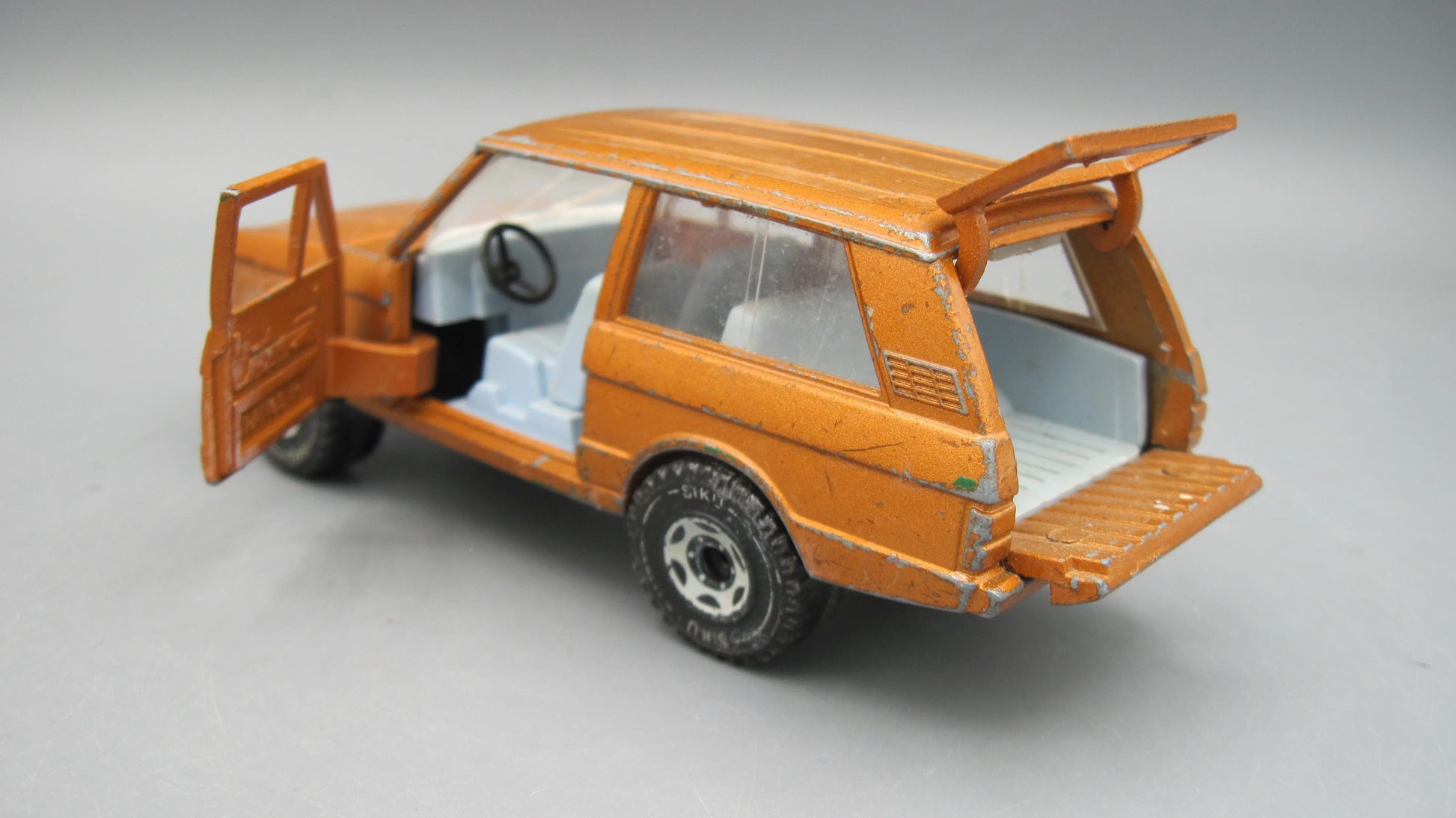 Dinky Toys    Land Rover Range Rover  Orange