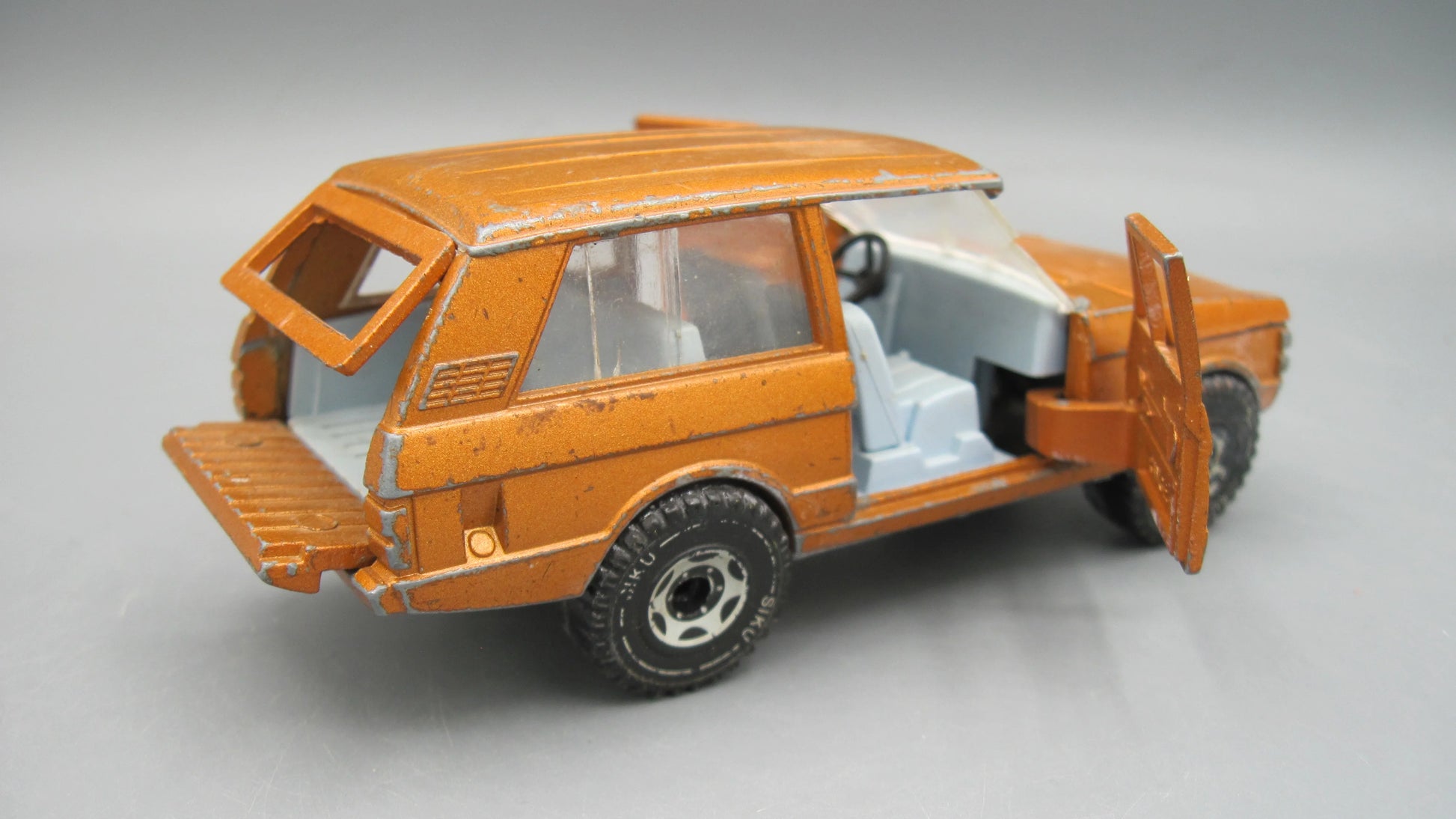 Dinky Toys    Land Rover Range Rover  Orange