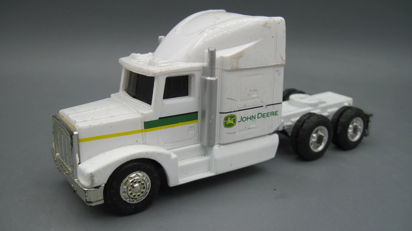 ERTL   John Deere Semi Truck  White