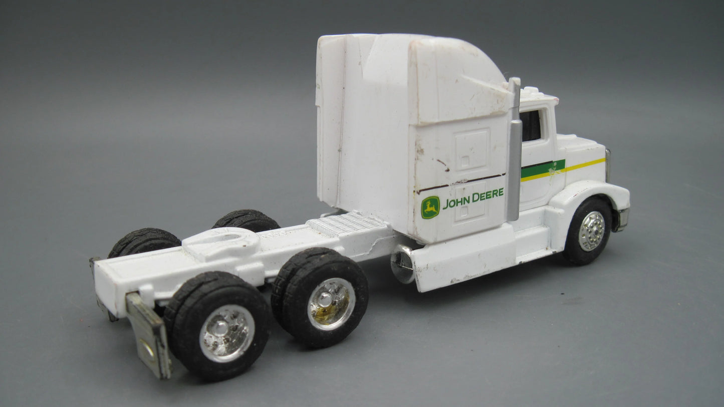 ERTL   John Deere Semi Truck  White