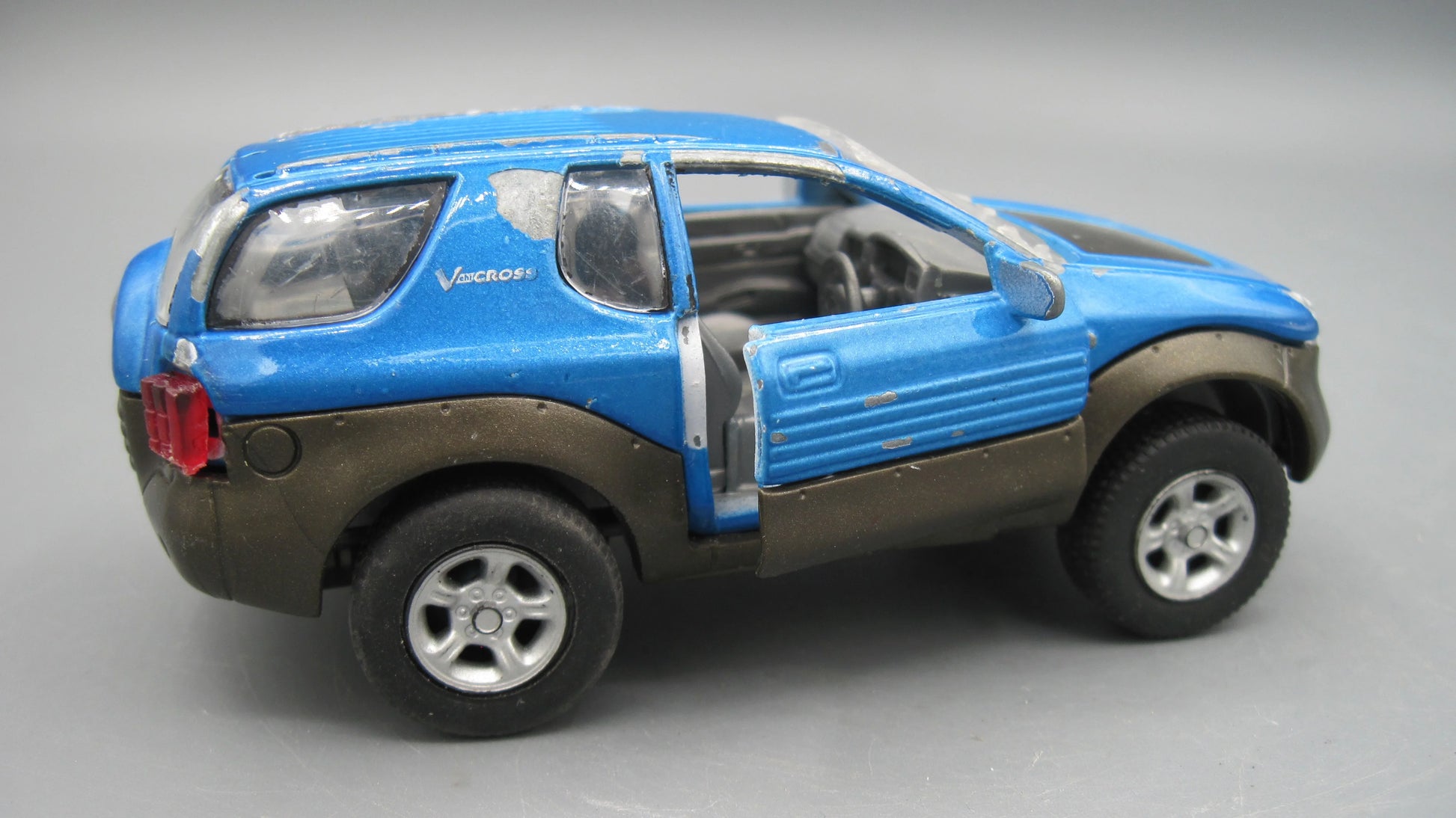 Hongwell   Isuzu V-Cross  Blue