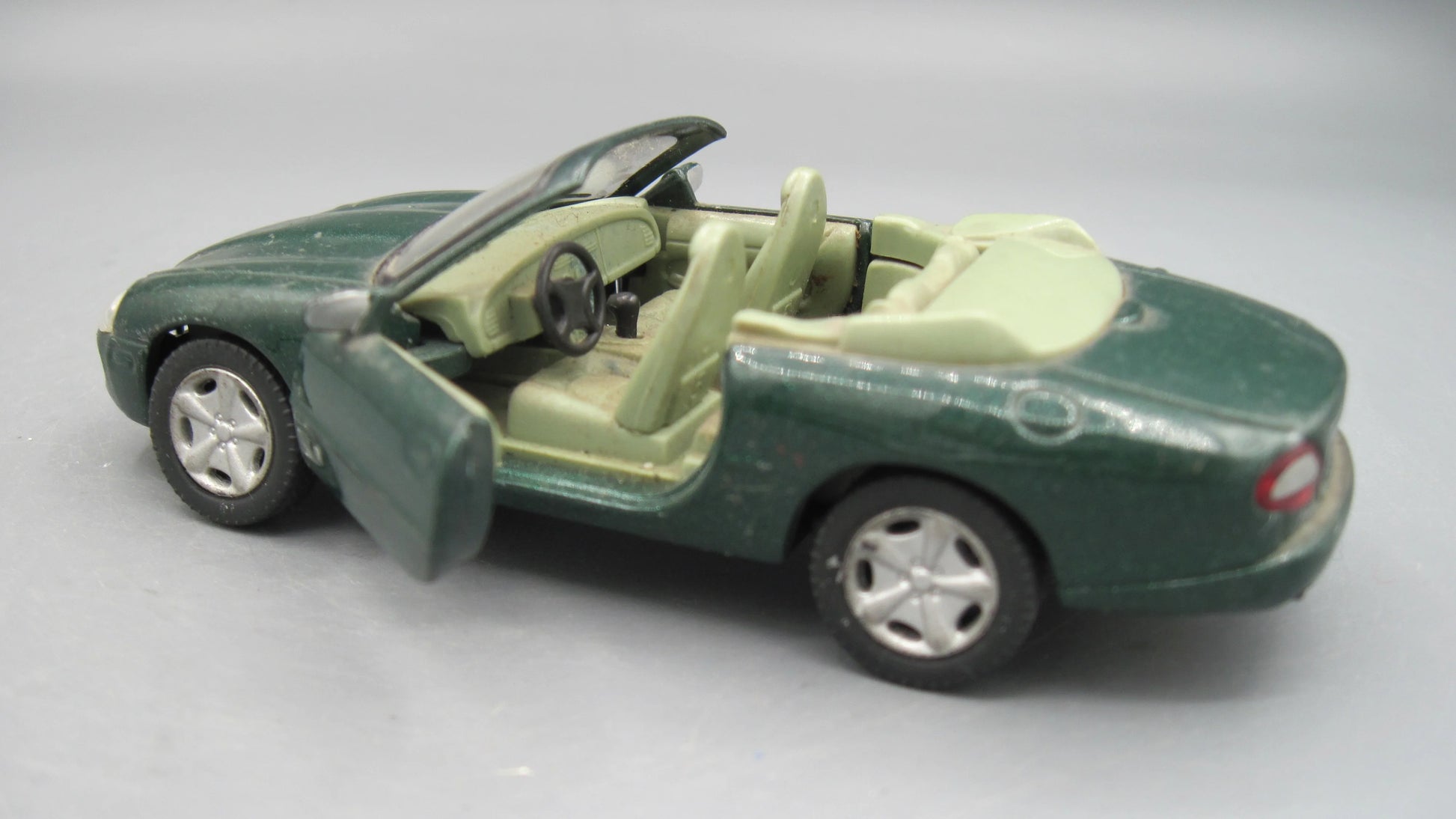 Hongwell   Jaguar XK5  Green