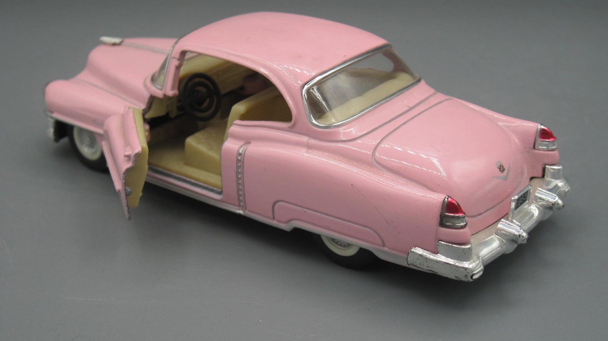 Kinsmart   Cadillac  Series 62 1953 Pink 