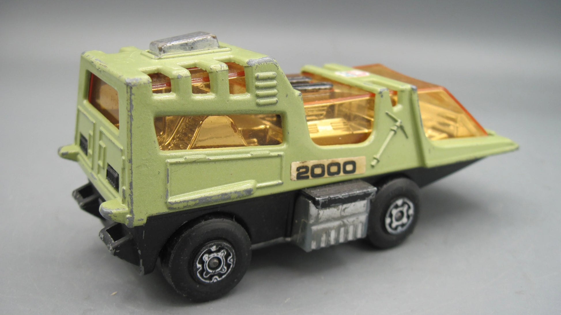 Matchbox    Adventure 2000 K-2001 Raider Command  Green