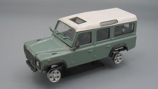 New Discovery    Land Rover Defender  White and Green 