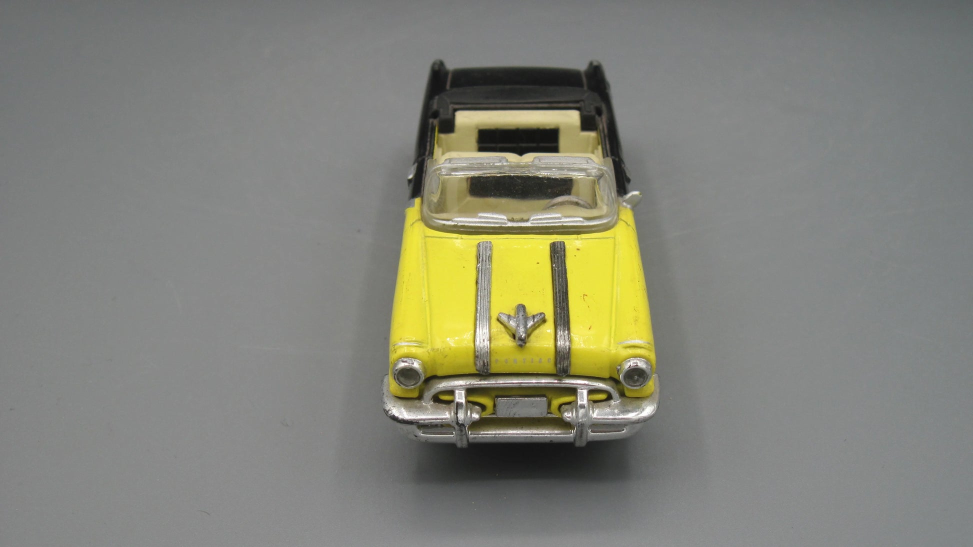 New-Ray   Pontiac Starchief 1955 Yellow 