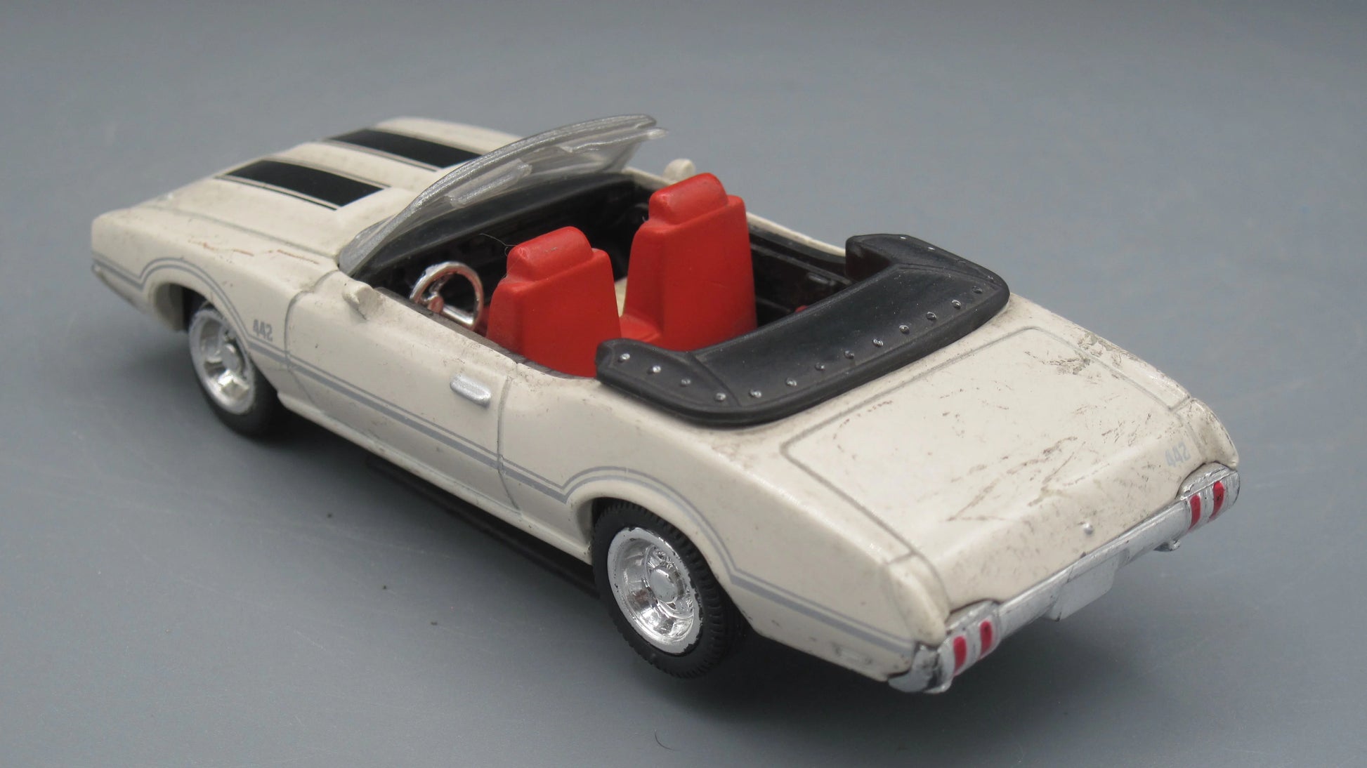 New-Ray   Oldsmobile 442 1970 White 