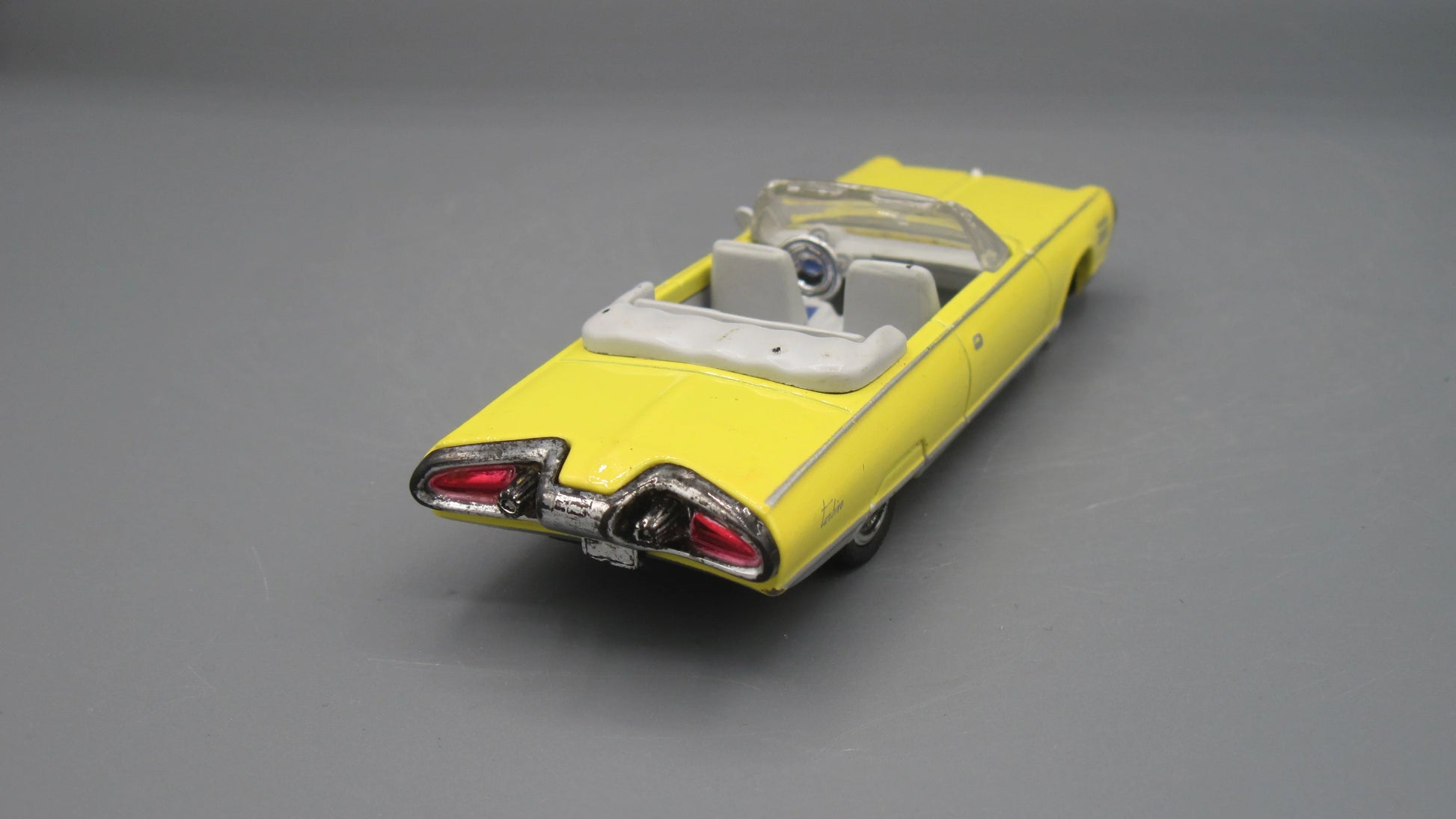 New-Ray   Chrysler Turbine Car 1964 Yellow