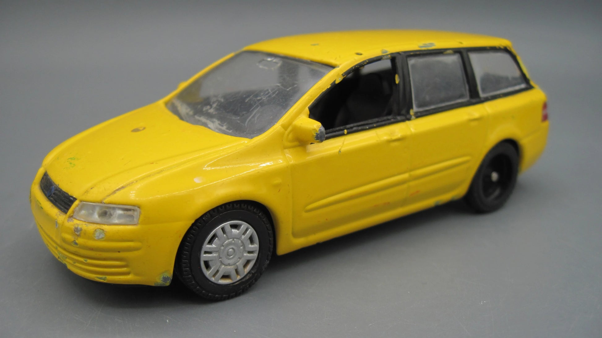 Norev   Fiat Stilo Station Wagon  Yellow