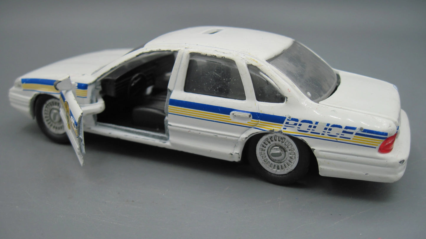 Road Champs   Ford Crown Victoria 1997 White