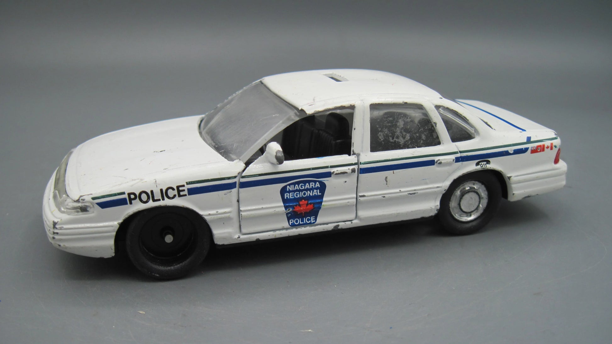 Road Champs   Ford Crown Victoria Police Car  White