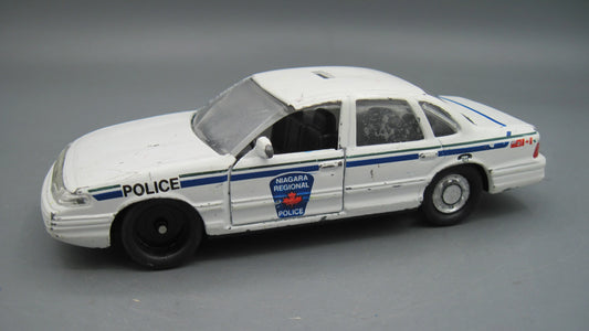 Road Champs   Ford Crown Victoria Police Car  White