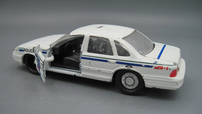 Road Champs   Ford Crown Victoria Police Car  White