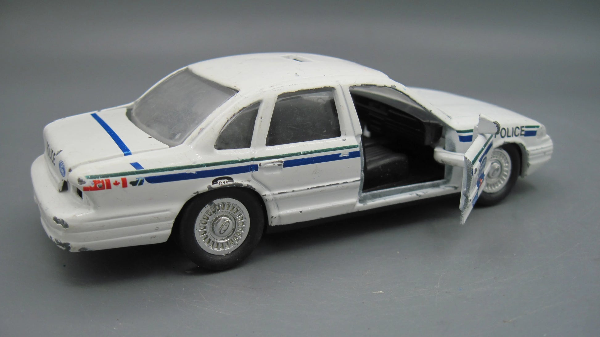 Road Champs   Ford Crown Victoria Police Car  White