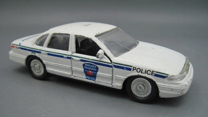 Road Champs   Ford Crown Victoria Police Car  White