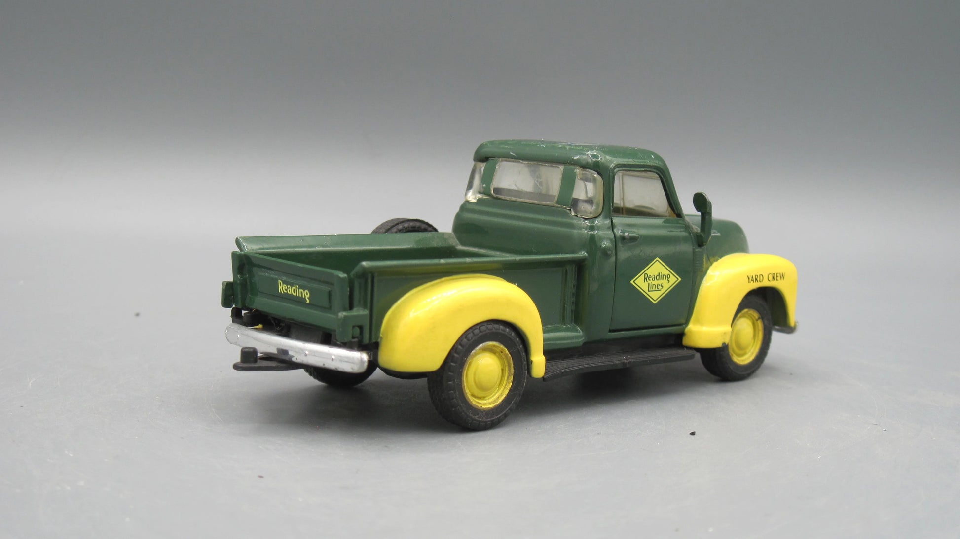Road Champs   Chevrolet C3100 Yard Crew  Green