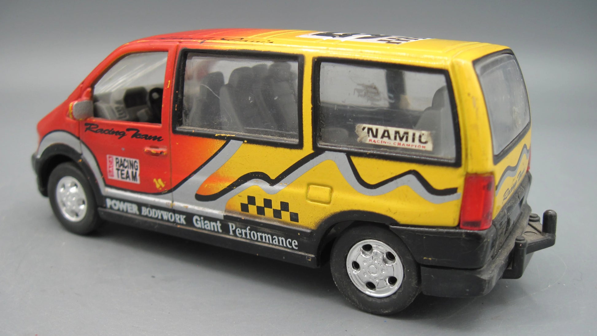 Realtoy    Landy Davis Van  Red & Yellow