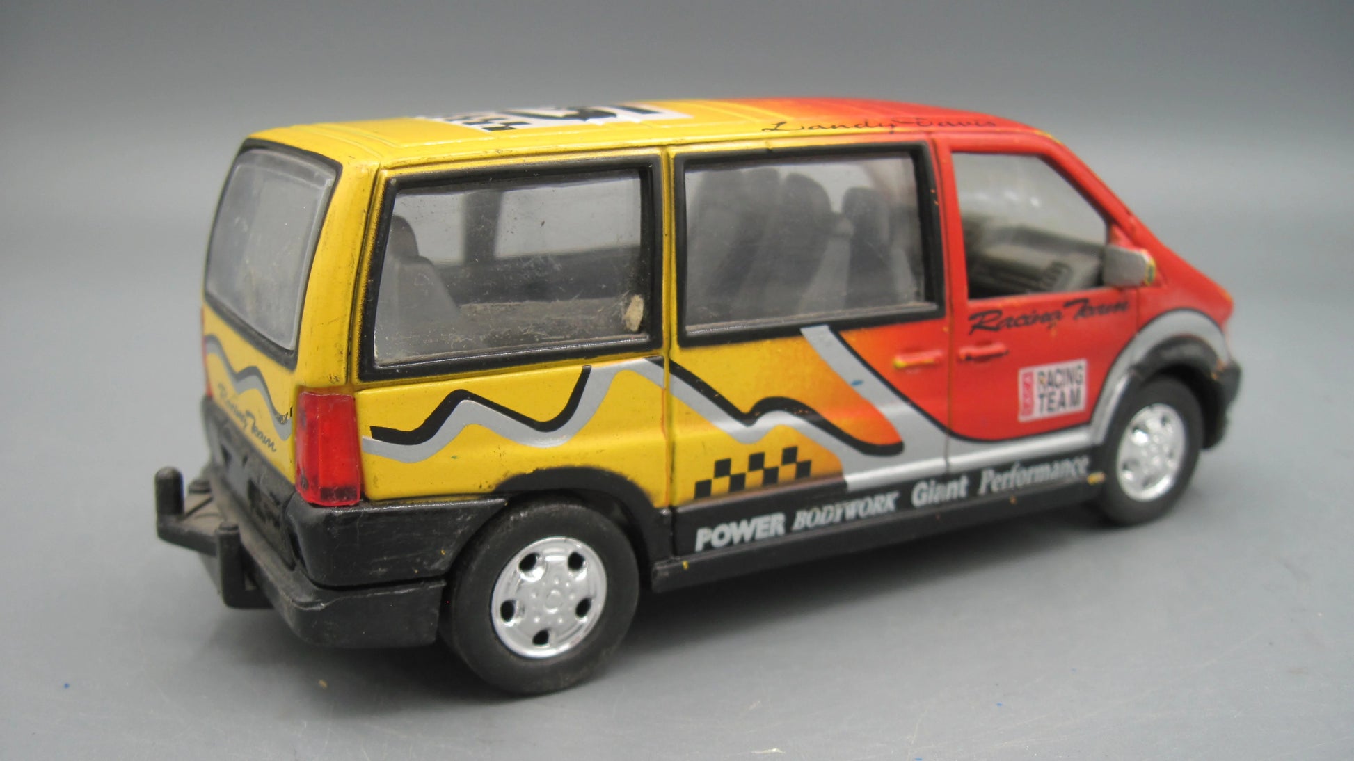 Realtoy    Landy Davis Van  Red & Yellow
