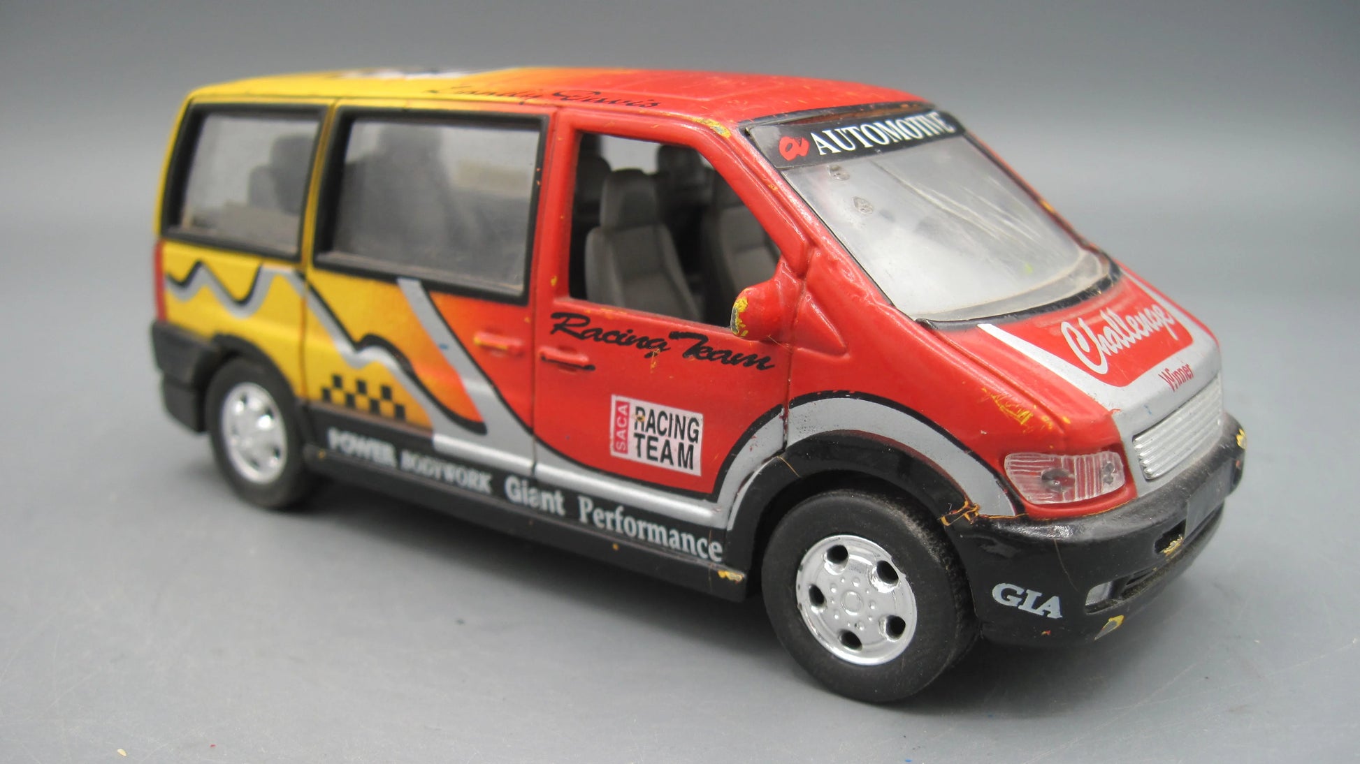 Realtoy    Landy Davis Van  Red & Yellow
