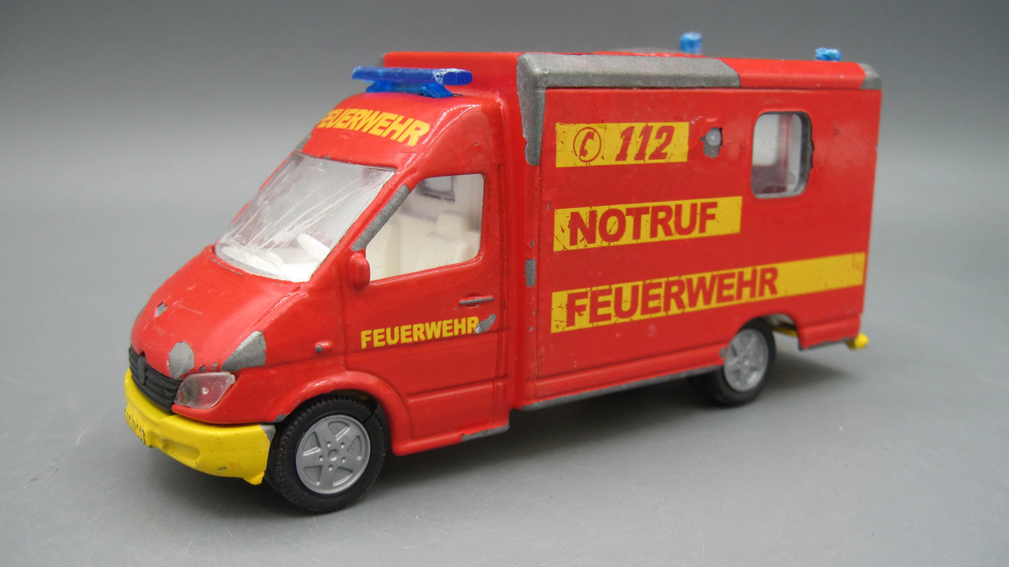 Siku   Mercedes-Benz Sprinter 312D  Red