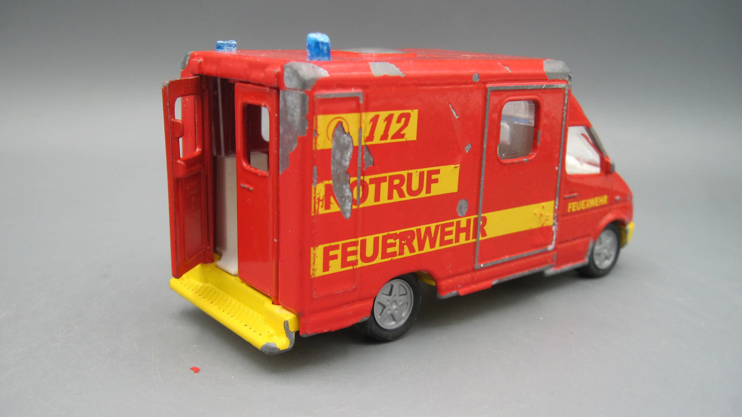 Siku   Mercedes-Benz Sprinter 312D  Red