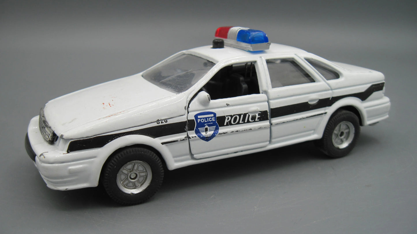 Tootsietoy   Ford Taurus  White
