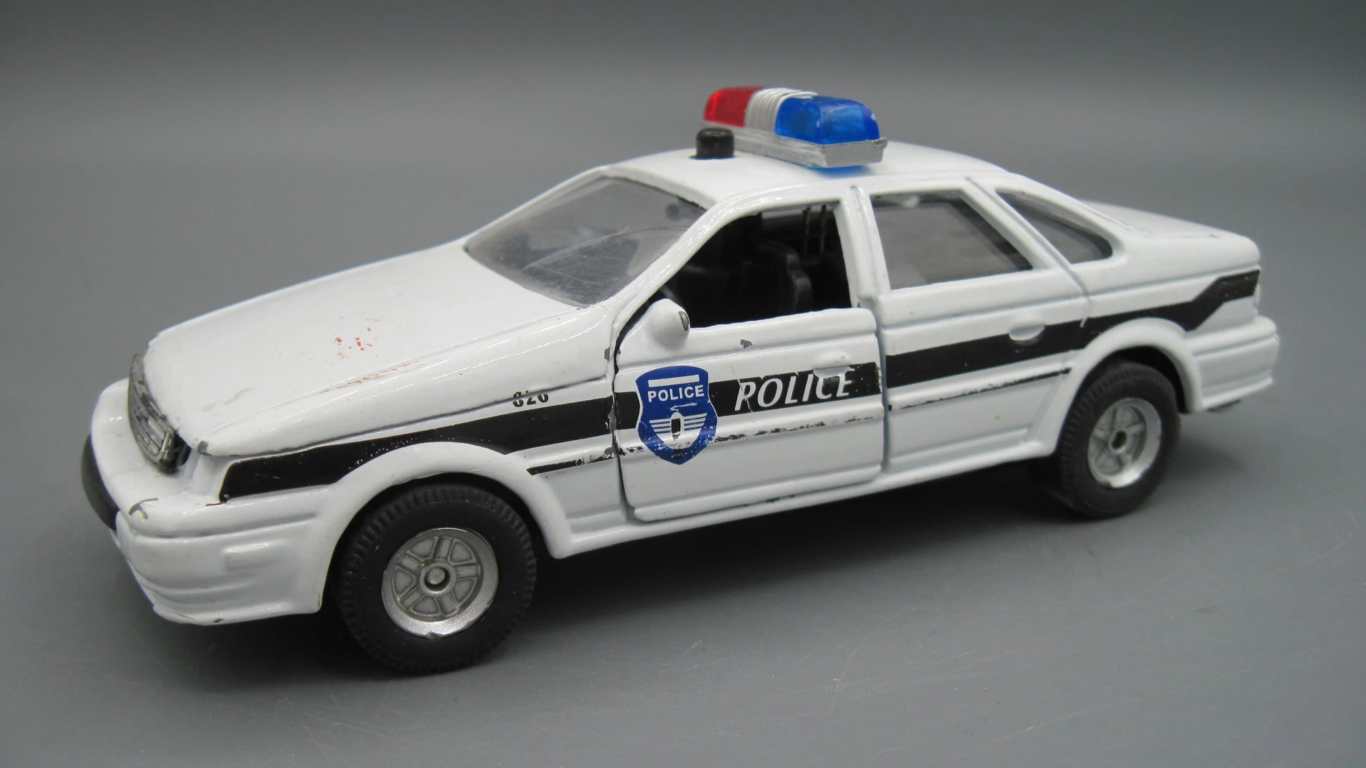 Tootsietoy   Ford Taurus  White