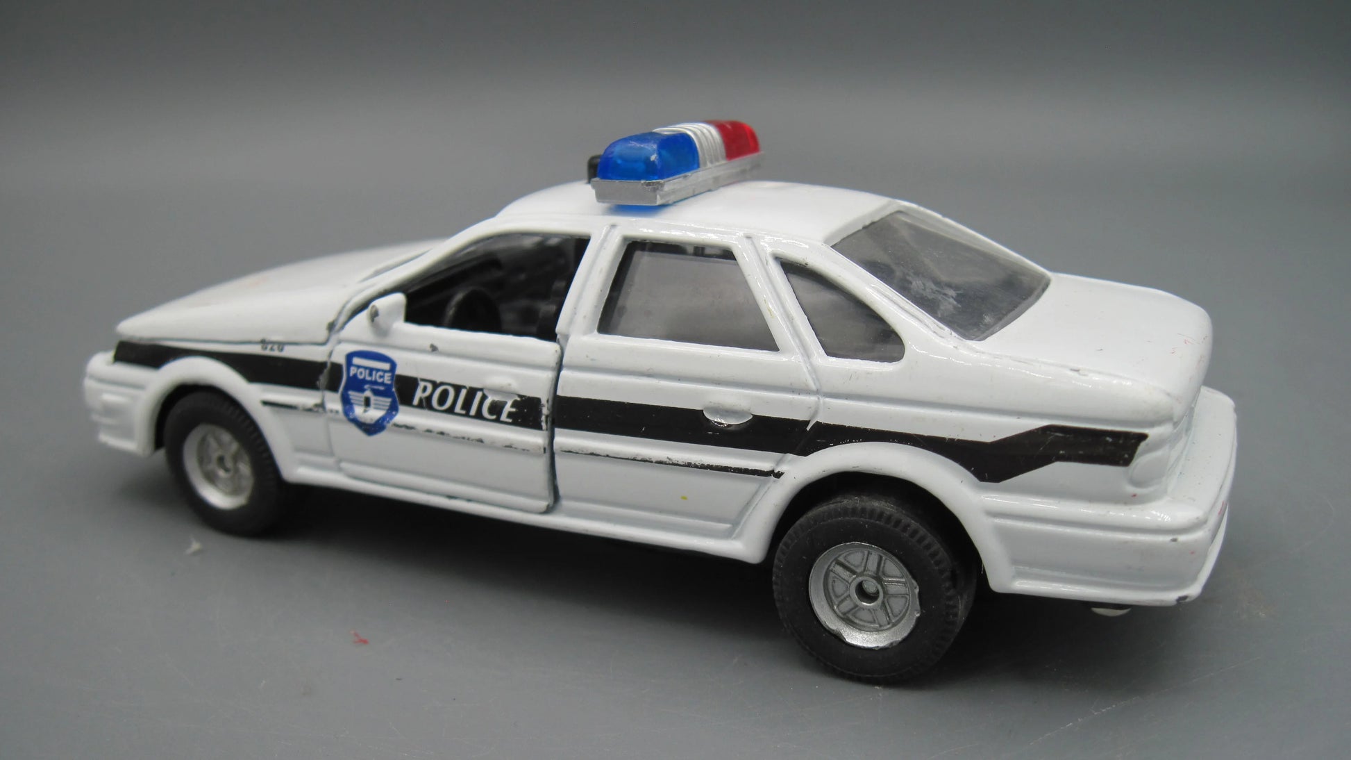 Tootsietoy   Ford Taurus  White