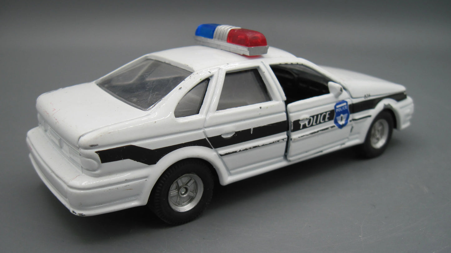 Tootsietoy   Ford Taurus  White