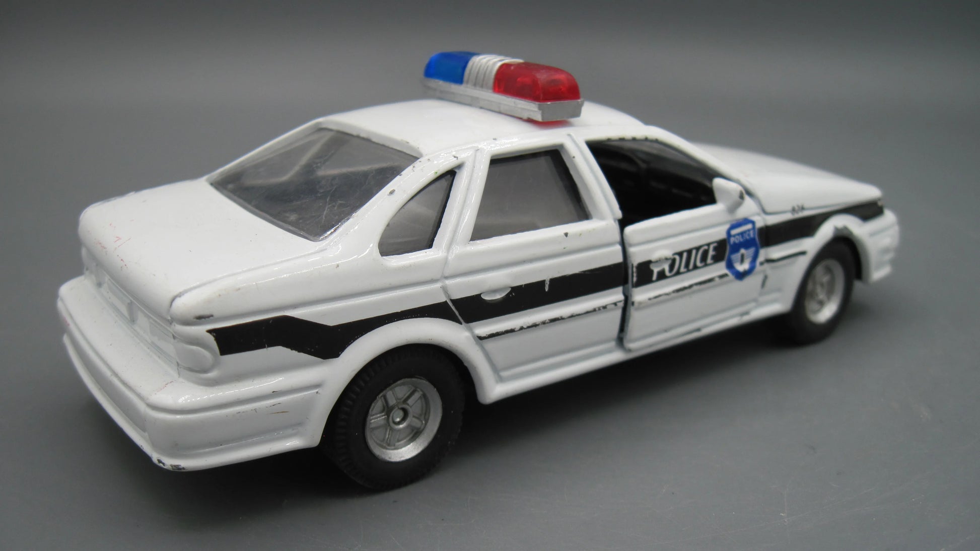 Tootsietoy   Ford Taurus  White