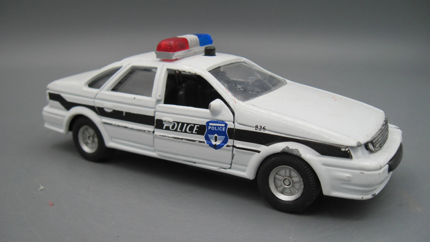 Tootsietoy   Ford Taurus  White