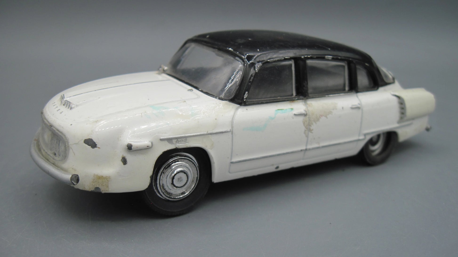 Unbranded   Tatra  603-1  White & Black