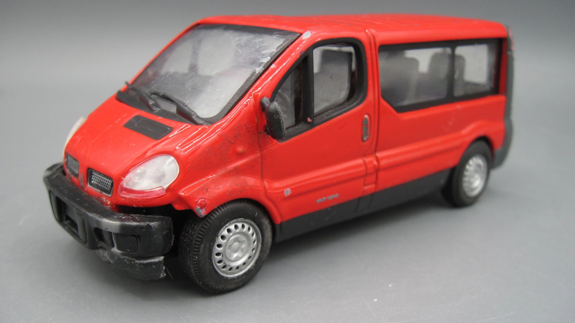 Unbranded   Renault Trafic  Red