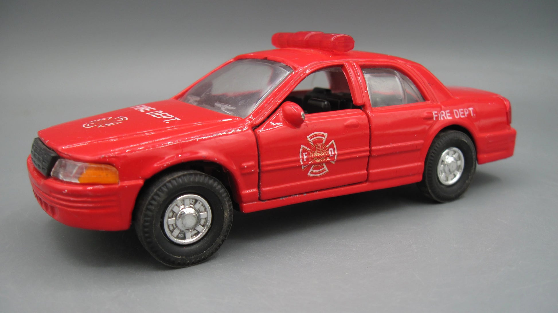 Unbranded   Ford Crown Victoria  Red
