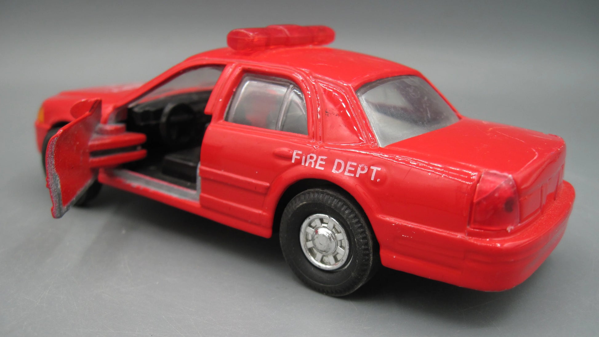 Unbranded   Ford Crown Victoria  Red