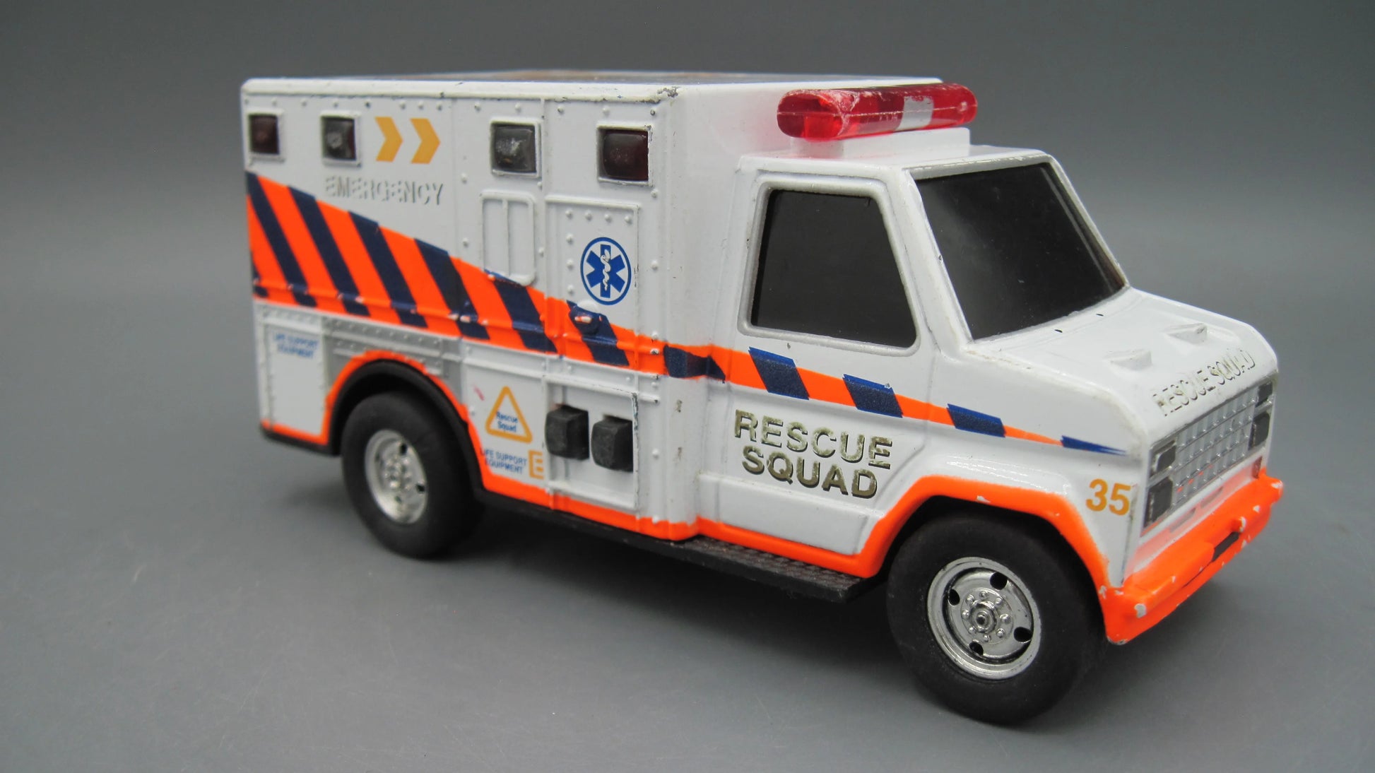Unbranded   Ford Ambullance  White