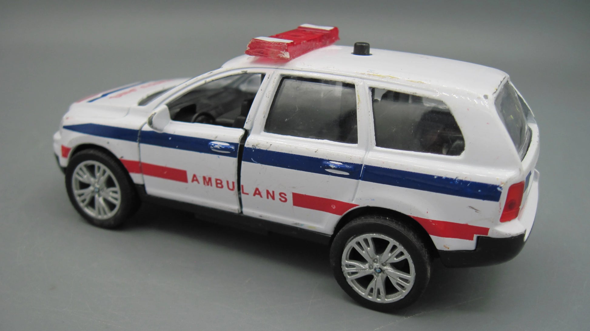 Unbranded   Volvo XC90  White