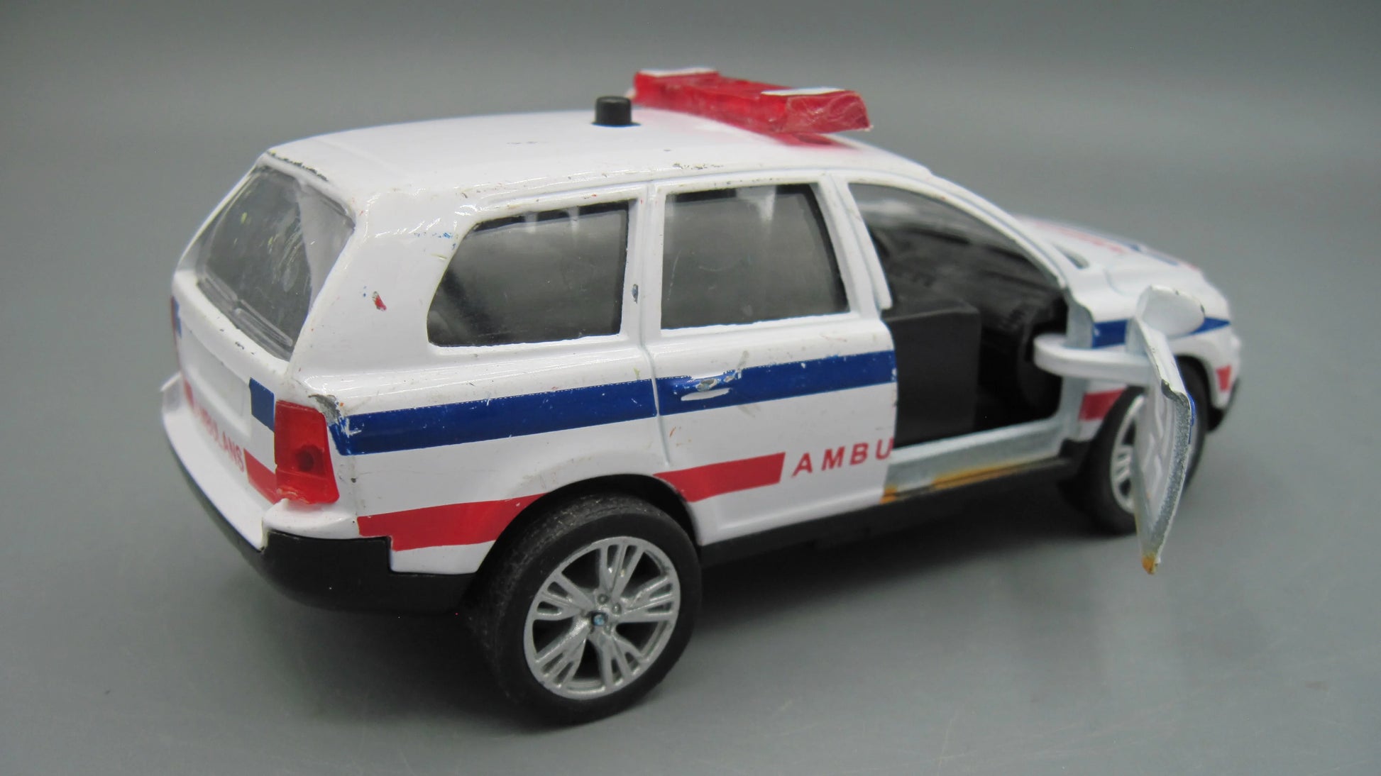 Unbranded   Volvo XC90  White