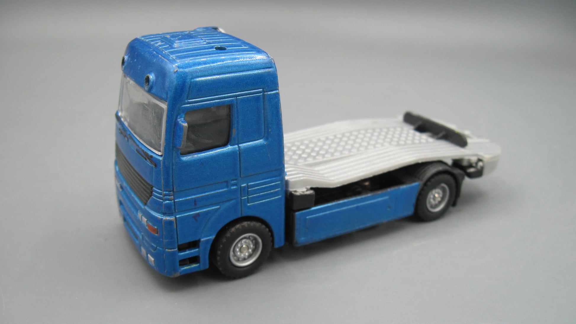 Unbranded   Mercedes-Benz Actros  Blue