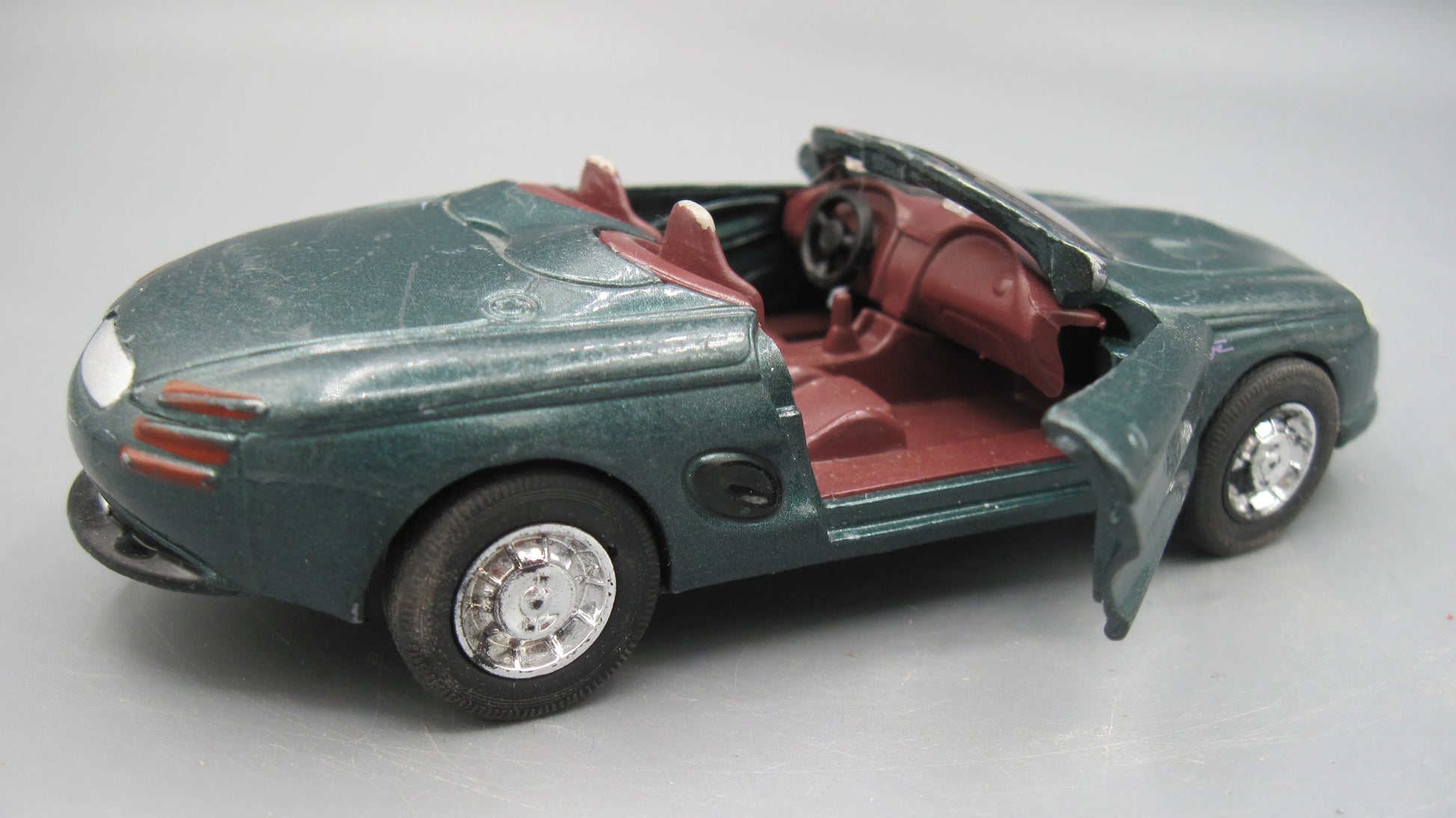 Unbranded   Mustang Mach 3  Green