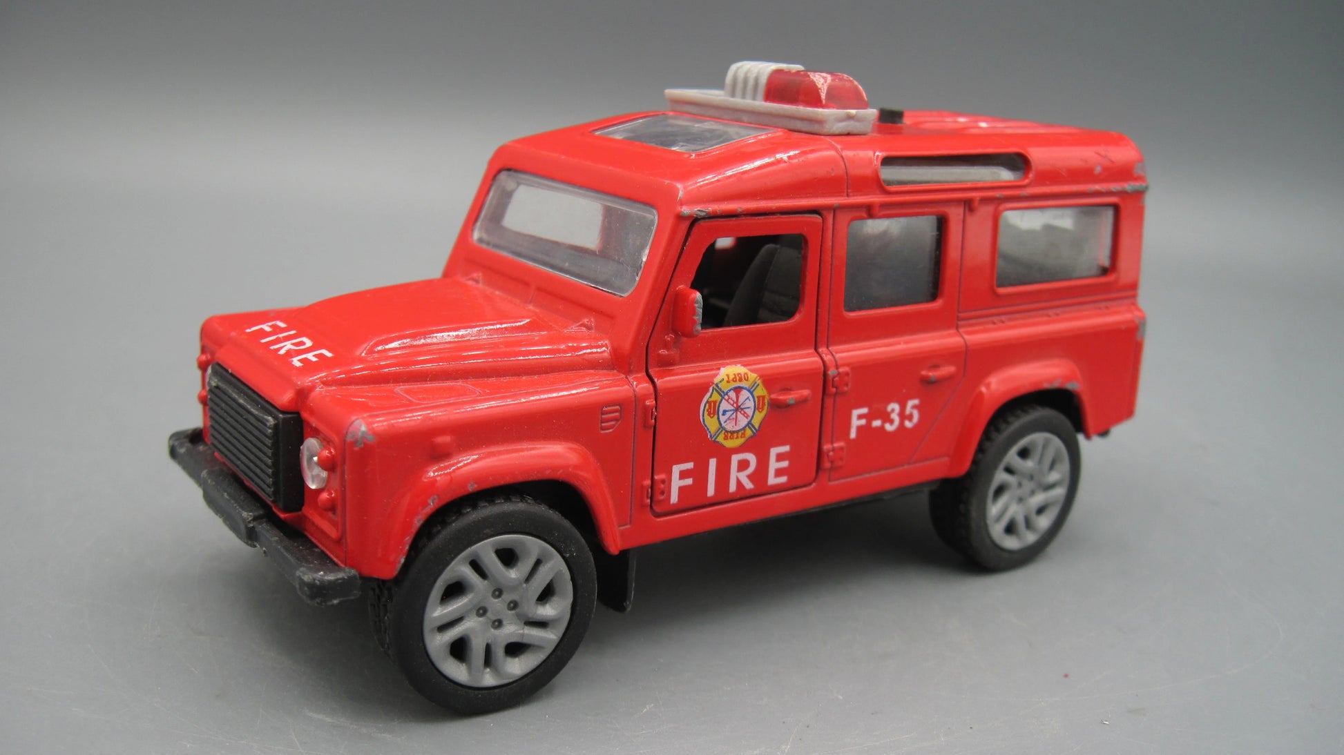 Unbranded   Land Rover Defender Fire Brigade  Red